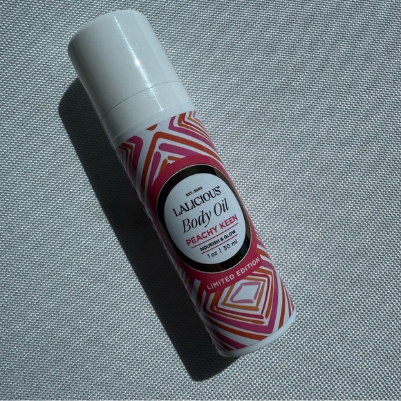 NWT LALICIOUS Peachy Keen Body Oil - Picture 2 of 3
